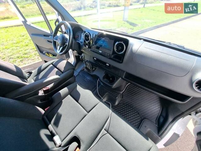Белый Мерседес Sprinter, объемом двигателя 2.2 л и пробегом 354 тыс. км за 34343 $, фото 16 на Automoto.ua