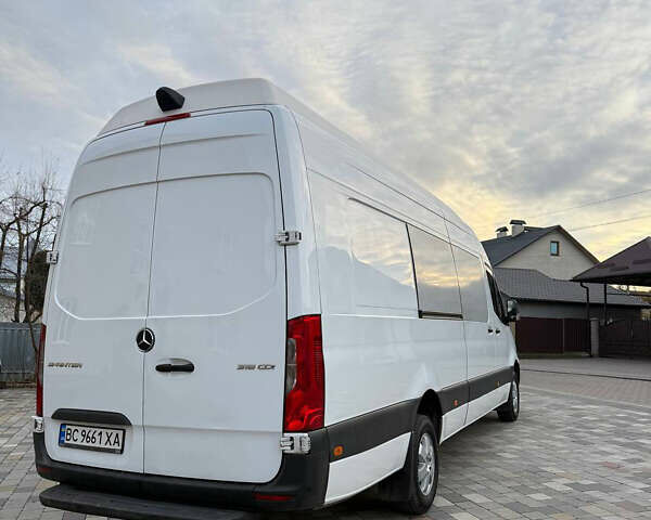 Белый Мерседес Sprinter, объемом двигателя 2.1 л и пробегом 325 тыс. км за 39984 $, фото 6 на Automoto.ua