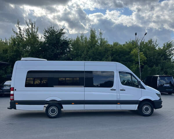 Белый Мерседес Sprinter, объемом двигателя 2.2 л и пробегом 333 тыс. км за 29000 $, фото 4 на Automoto.ua