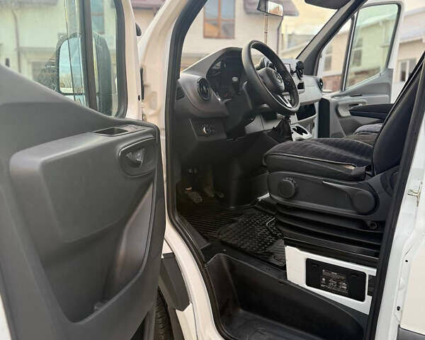 Белый Мерседес Sprinter, объемом двигателя 2.1 л и пробегом 325 тыс. км за 39984 $, фото 19 на Automoto.ua