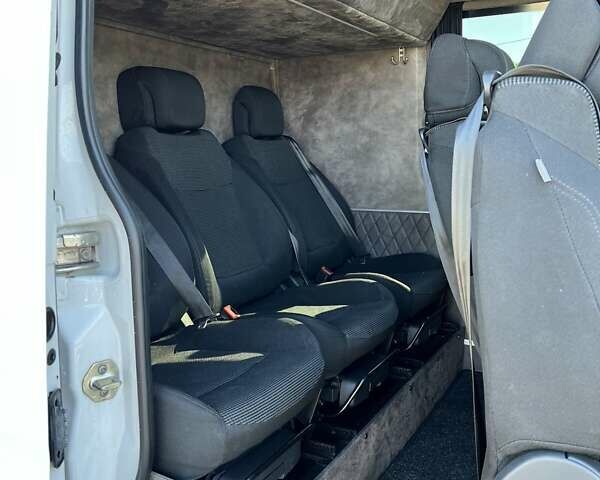 Белый Мерседес Sprinter, объемом двигателя 2.99 л и пробегом 357 тыс. км за 43682 $, фото 8 на Automoto.ua