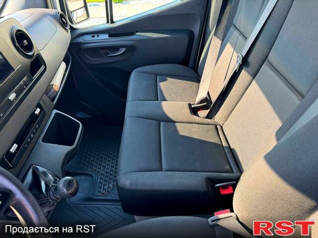 Белый Мерседес Sprinter, объемом двигателя 2.2 л и пробегом 222 тыс. км за 23500 $, фото 4 на Automoto.ua
