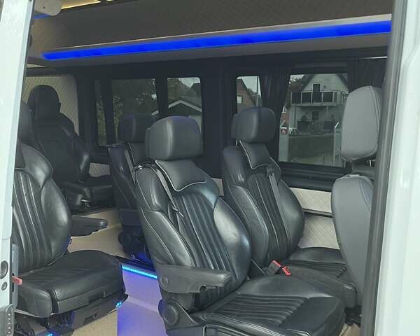 Белый Мерседес Sprinter, объемом двигателя 2.14 л и пробегом 470 тыс. км за 31000 $, фото 2 на Automoto.ua