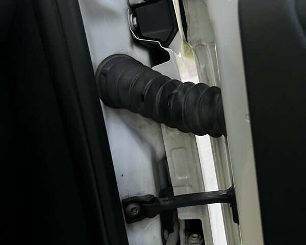 Белый Мерседес Sprinter, объемом двигателя 2.1 л и пробегом 450 тыс. км за 32300 $, фото 68 на Automoto.ua