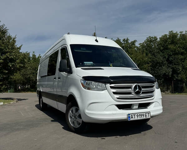 Белый Мерседес Sprinter, объемом двигателя 3 л и пробегом 491 тыс. км за 39999 $, фото 1 на Automoto.ua