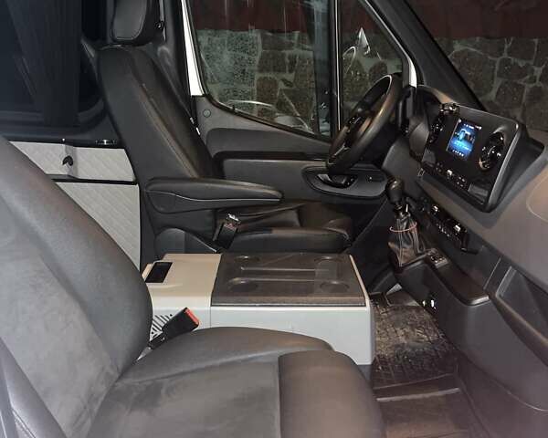 Белый Мерседес Sprinter, объемом двигателя 2.14 л и пробегом 470 тыс. км за 31000 $, фото 11 на Automoto.ua