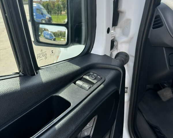 Белый Мерседес Sprinter, объемом двигателя 3 л и пробегом 491 тыс. км за 39999 $, фото 27 на Automoto.ua