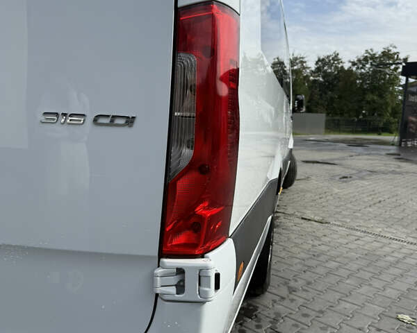 Белый Мерседес Sprinter, объемом двигателя 2.14 л и пробегом 209 тыс. км за 61800 $, фото 10 на Automoto.ua