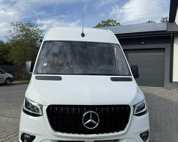 Белый Мерседес Sprinter, объемом двигателя 2.14 л и пробегом 209 тыс. км за 61800 $, фото 2 на Automoto.ua