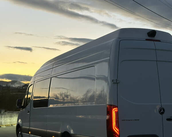 Білий Мерседес Sprinter, об'ємом двигуна 2.2 л та пробігом 215 тис. км за 64170 $, фото 2 на Automoto.ua
