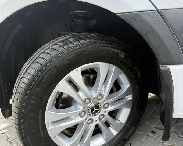 Белый Мерседес Sprinter, объемом двигателя 2.14 л и пробегом 209 тыс. км за 61800 $, фото 7 на Automoto.ua