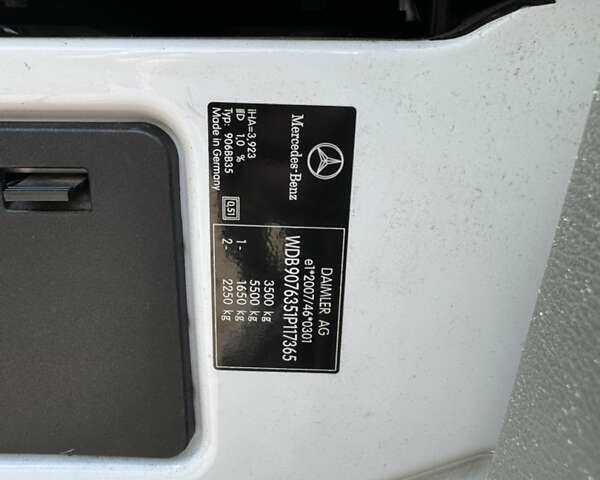 Белый Мерседес Sprinter, объемом двигателя 3 л и пробегом 491 тыс. км за 39999 $, фото 26 на Automoto.ua