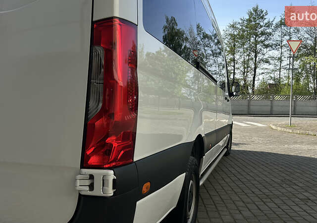 Белый Мерседес Sprinter, объемом двигателя 0 л и пробегом 380 тыс. км за 37700 $, фото 18 на Automoto.ua