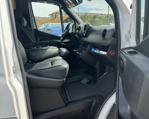 Белый Мерседес Sprinter, объемом двигателя 3 л и пробегом 491 тыс. км за 39999 $, фото 20 на Automoto.ua