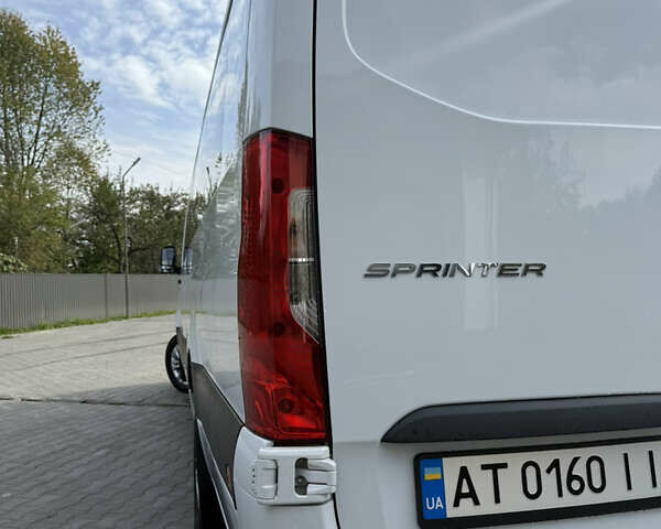 Белый Мерседес Sprinter, объемом двигателя 2.14 л и пробегом 209 тыс. км за 61800 $, фото 9 на Automoto.ua