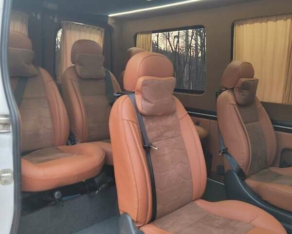 Белый Мерседес Sprinter, объемом двигателя 2.14 л и пробегом 250 тыс. км за 25000 $, фото 7 на Automoto.ua