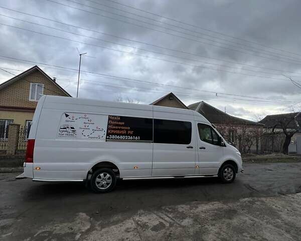 Белый Мерседес Sprinter, объемом двигателя 2.14 л и пробегом 230 тыс. км за 35000 $, фото 3 на Automoto.ua