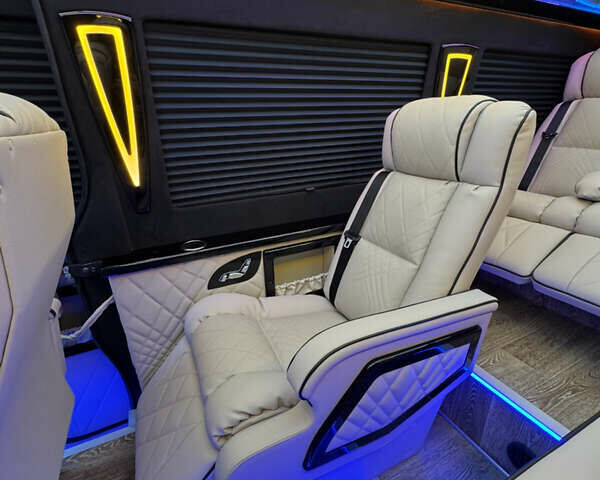 Белый Мерседес Sprinter, объемом двигателя 2.14 л и пробегом 375 тыс. км за 69000 $, фото 7 на Automoto.ua
