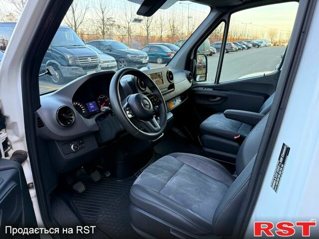 Белый Мерседес Sprinter, объемом двигателя 2.1 л и пробегом 300 тыс. км за 33500 $, фото 6 на Automoto.ua