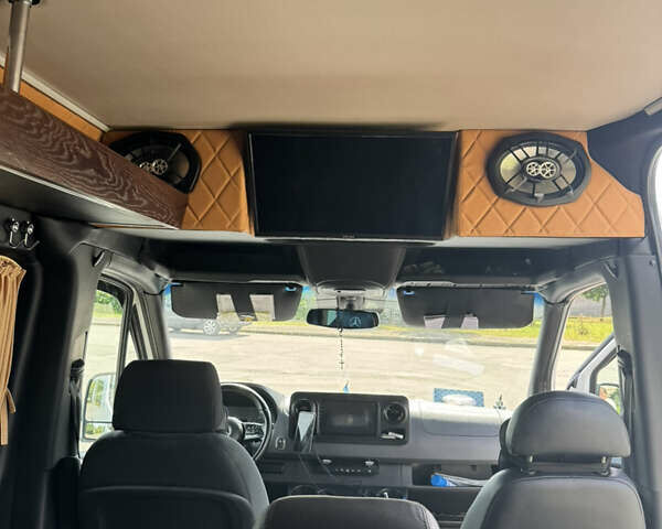 Белый Мерседес Sprinter, объемом двигателя 3 л и пробегом 491 тыс. км за 39999 $, фото 16 на Automoto.ua