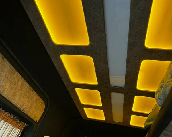 Белый Мерседес Sprinter, объемом двигателя 2.14 л и пробегом 340 тыс. км за 37000 $, фото 8 на Automoto.ua