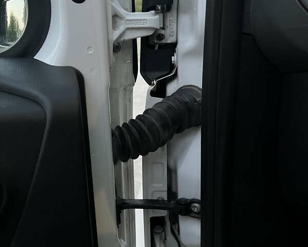 Белый Мерседес Sprinter, объемом двигателя 2.1 л и пробегом 450 тыс. км за 32300 $, фото 67 на Automoto.ua