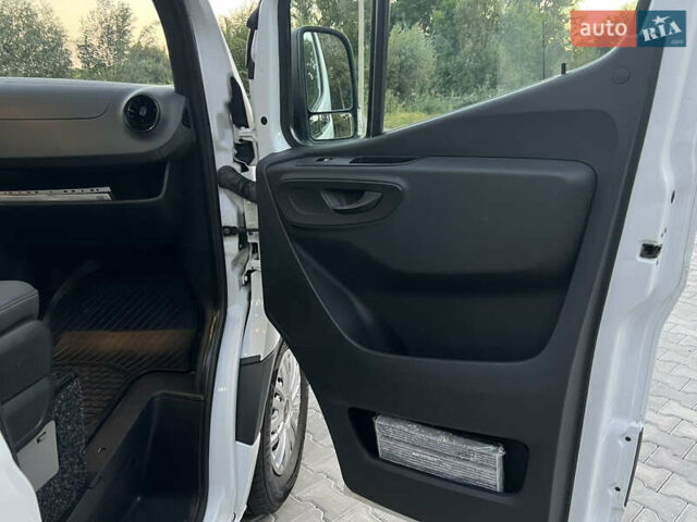 Белый Мерседес Sprinter, объемом двигателя 2.1 л и пробегом 450 тыс. км за 32300 $, фото 43 на Automoto.ua