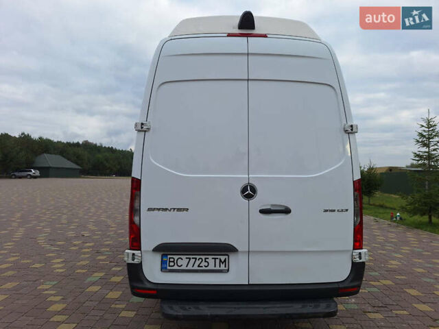 Белый Мерседес Sprinter, объемом двигателя 0 л и пробегом 320 тыс. км за 46000 $, фото 4 на Automoto.ua