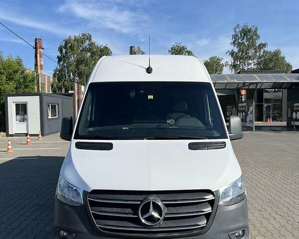 Белый Мерседес Sprinter, объемом двигателя 2.99 л и пробегом 357 тыс. км за 43682 $, фото 2 на Automoto.ua