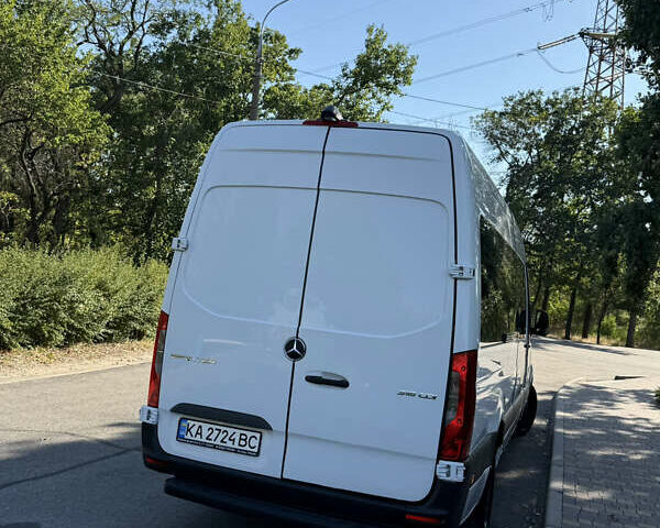 Белый Мерседес Sprinter, объемом двигателя 2.14 л и пробегом 125 тыс. км за 31999 $, фото 8 на Automoto.ua