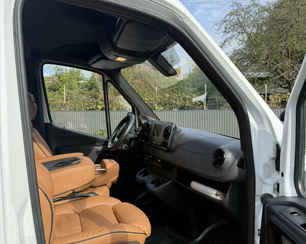 Белый Мерседес Sprinter, объемом двигателя 2.14 л и пробегом 209 тыс. км за 61800 $, фото 13 на Automoto.ua