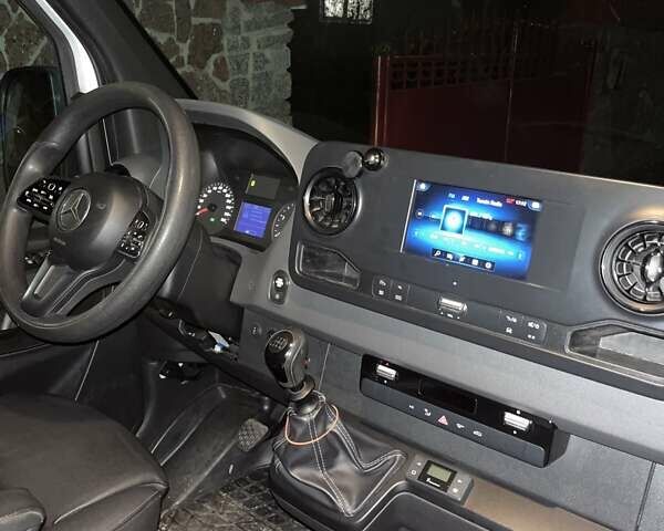 Белый Мерседес Sprinter, объемом двигателя 2.14 л и пробегом 470 тыс. км за 31000 $, фото 10 на Automoto.ua