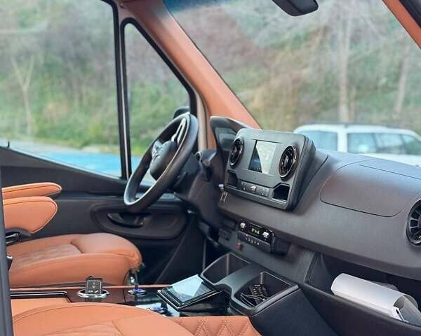 Белый Мерседес Sprinter, объемом двигателя 2.2 л и пробегом 260 тыс. км за 80000 $, фото 13 на Automoto.ua