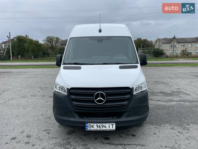 Белый Мерседес Sprinter, объемом двигателя 2.14 л и пробегом 201 тыс. км за 31700 $, фото 1 на Automoto.ua