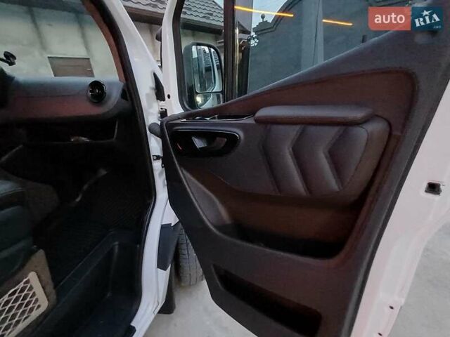Белый Мерседес Sprinter, объемом двигателя 2.9 л и пробегом 365 тыс. км за 41999 $, фото 41 на Automoto.ua