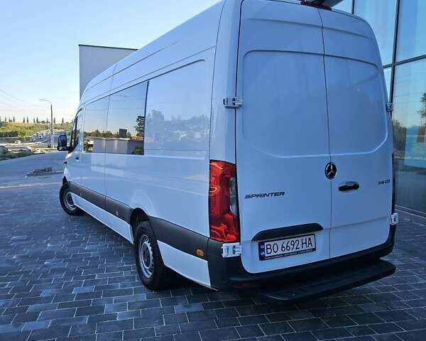 Белый Мерседес Sprinter, объемом двигателя 2.14 л и пробегом 453 тыс. км за 34299 $, фото 2 на Automoto.ua