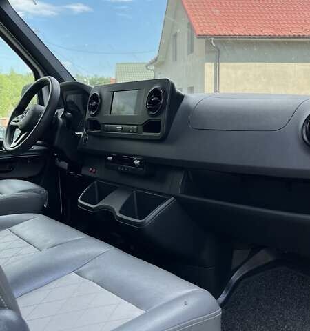 Белый Мерседес Sprinter, объемом двигателя 2.99 л и пробегом 294 тыс. км за 42500 $, фото 4 на Automoto.ua