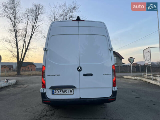 Белый Мерседес Sprinter, объемом двигателя 3 л и пробегом 200 тыс. км за 43888 $, фото 27 на Automoto.ua