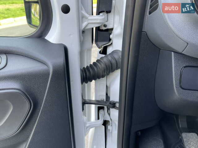 Белый Мерседес Sprinter, объемом двигателя 2.99 л и пробегом 126 тыс. км за 43266 $, фото 69 на Automoto.ua