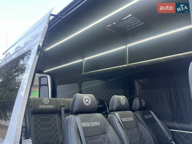 Белый Мерседес Sprinter, объемом двигателя 3 л и пробегом 200 тыс. км за 43888 $, фото 89 на Automoto.ua