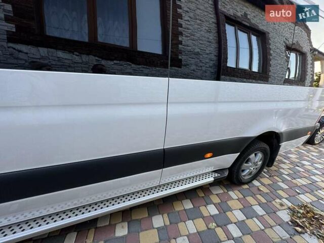 Белый Мерседес Sprinter, объемом двигателя 2.99 л и пробегом 382 тыс. км за 41999 $, фото 4 на Automoto.ua
