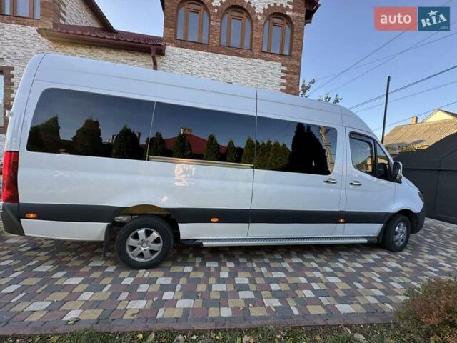 Белый Мерседес Sprinter, объемом двигателя 2.99 л и пробегом 382 тыс. км за 41999 $, фото 2 на Automoto.ua