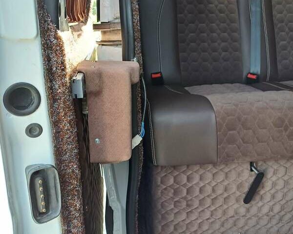 Белый Мерседес Sprinter, объемом двигателя 2.9 л и пробегом 365 тыс. км за 41999 $, фото 67 на Automoto.ua
