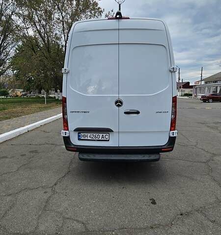 Белый Мерседес Sprinter, объемом двигателя 2.14 л и пробегом 301 тыс. км за 45400 $, фото 5 на Automoto.ua