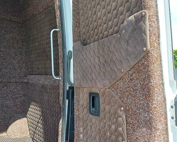 Белый Мерседес Sprinter, объемом двигателя 2.9 л и пробегом 365 тыс. км за 41999 $, фото 49 на Automoto.ua