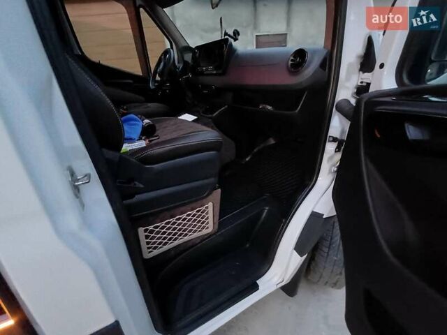 Белый Мерседес Sprinter, объемом двигателя 2.9 л и пробегом 365 тыс. км за 41999 $, фото 42 на Automoto.ua