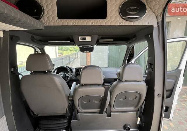 Белый Мерседес Sprinter, объемом двигателя 2.99 л и пробегом 294 тыс. км за 42500 $, фото 15 на Automoto.ua
