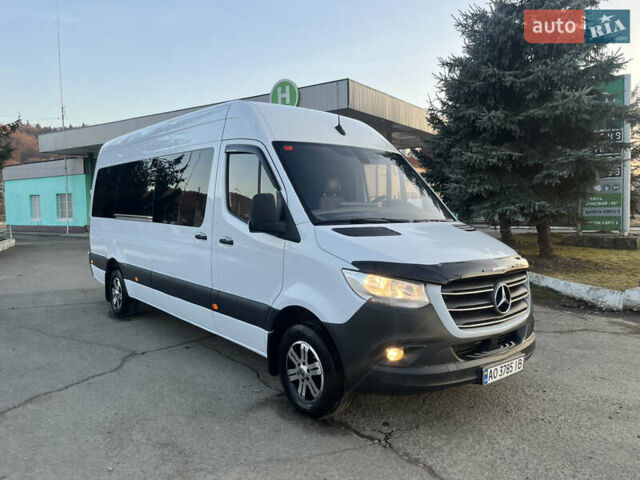 Белый Мерседес Sprinter, объемом двигателя 3 л и пробегом 200 тыс. км за 43888 $, фото 1 на Automoto.ua