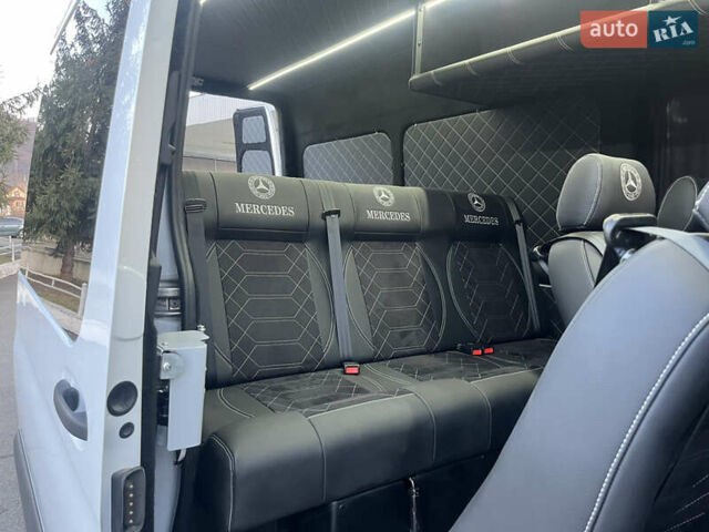 Белый Мерседес Sprinter, объемом двигателя 3 л и пробегом 200 тыс. км за 43888 $, фото 96 на Automoto.ua