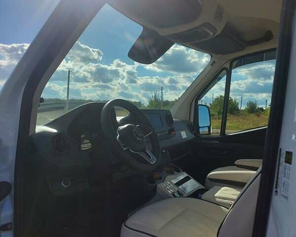 Белый Мерседес Sprinter, объемом двигателя 2.99 л и пробегом 60 тыс. км за 77000 $, фото 1 на Automoto.ua